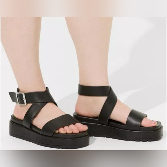 Torrid Buckle Wrap Flatform Sandal Wide Width Sz 9.5 - Picture 1 of 8